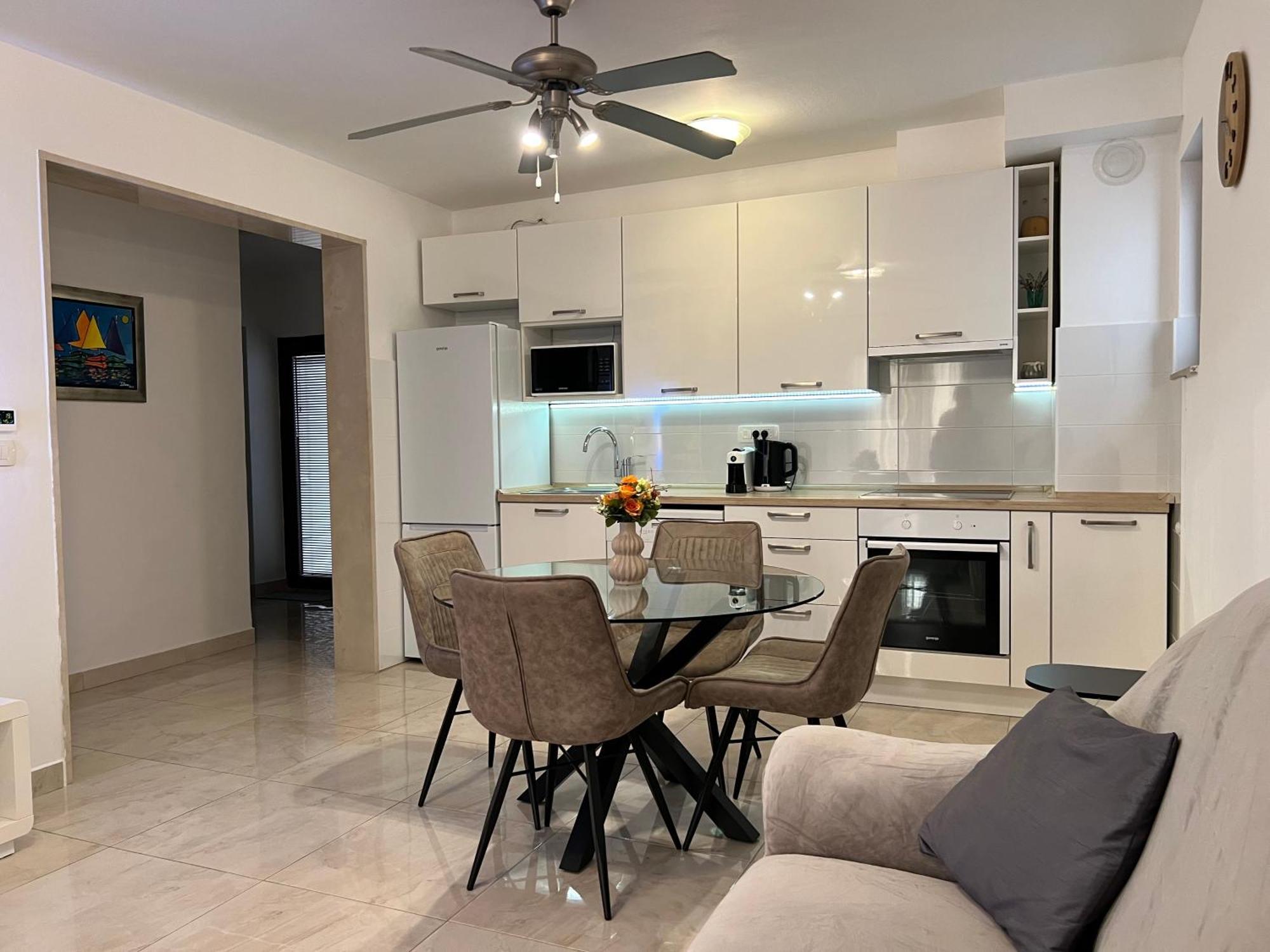 סופטאר Apartmani Ivelic מראה חיצוני תמונה