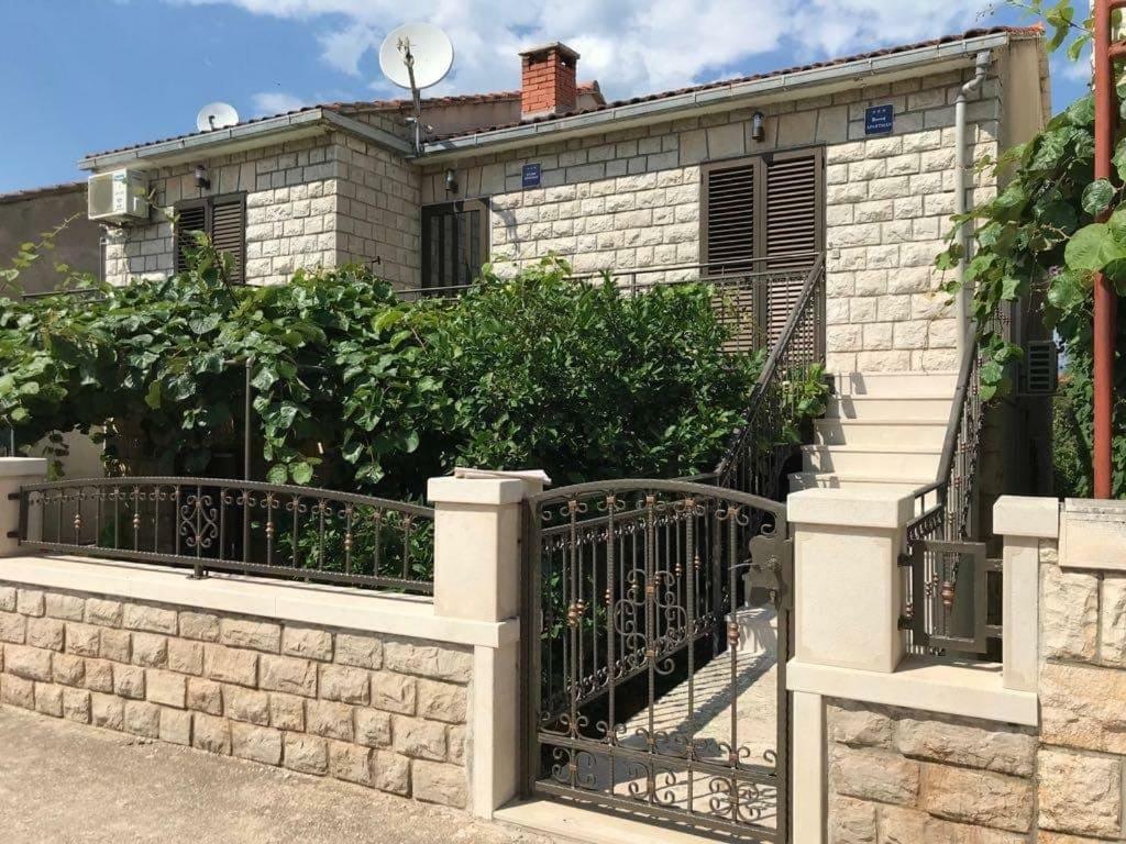 סופטאר Apartmani Ivelic מראה חיצוני תמונה
